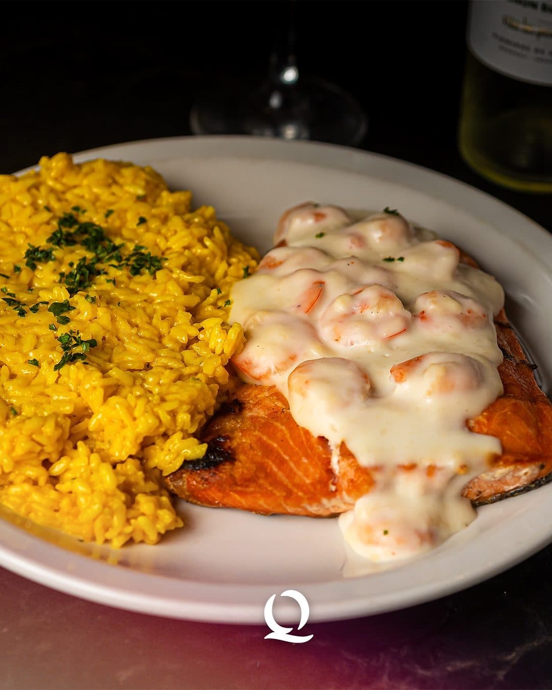Salmón en crema de camarones